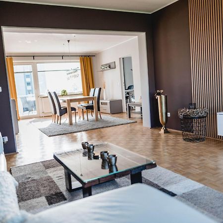 Me Homes - Grosse Moderne Designer-Wohnung Fuer Urlaub Und Business - Mit Kueche, Buero, Balkon Und 2 Parkplaetzen Bayreuth Exterior foto