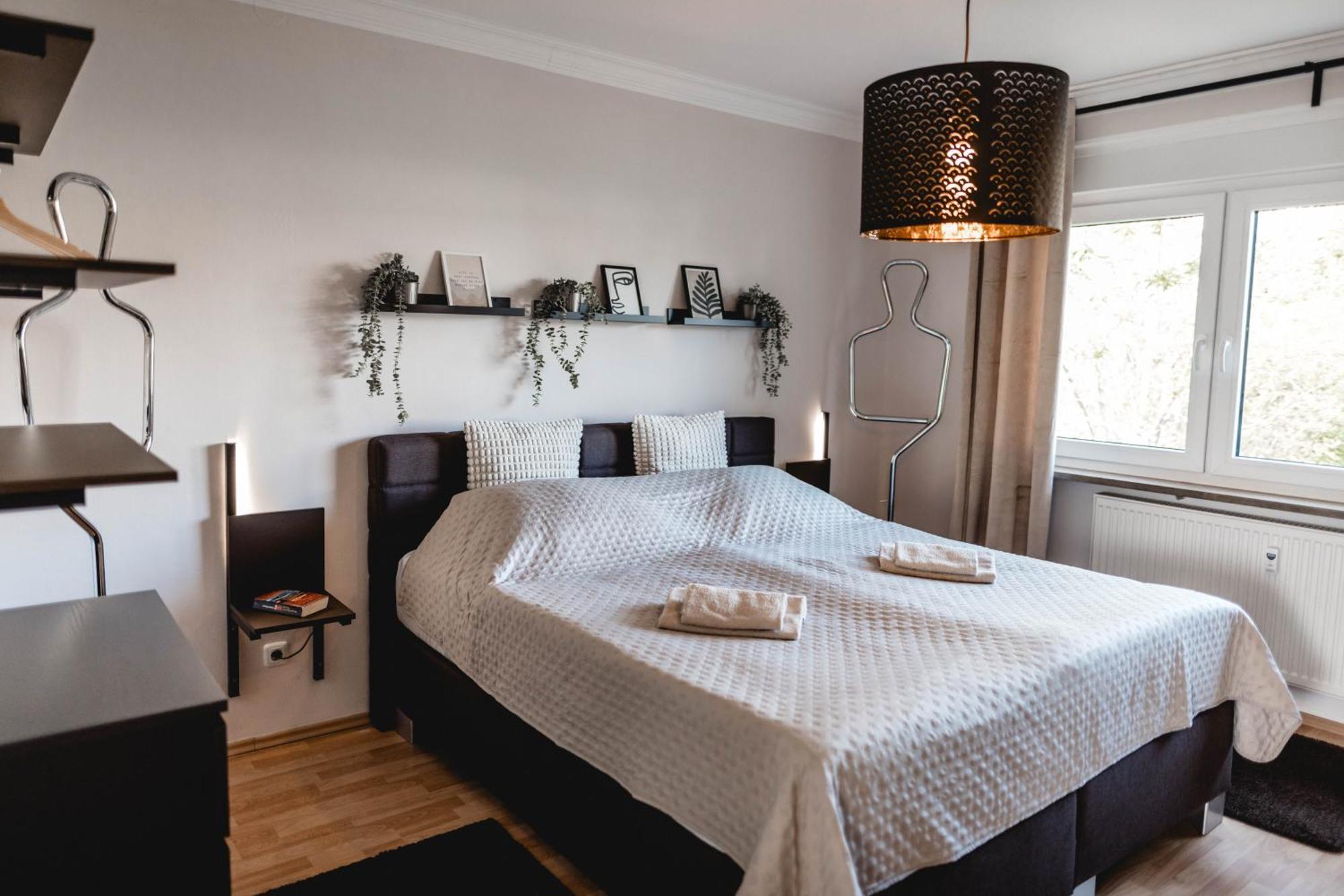 Me Homes - Grosse Moderne Designer-Wohnung Fuer Urlaub Und Business - Mit Kueche, Buero, Balkon Und 2 Parkplaetzen Bayreuth Exterior foto