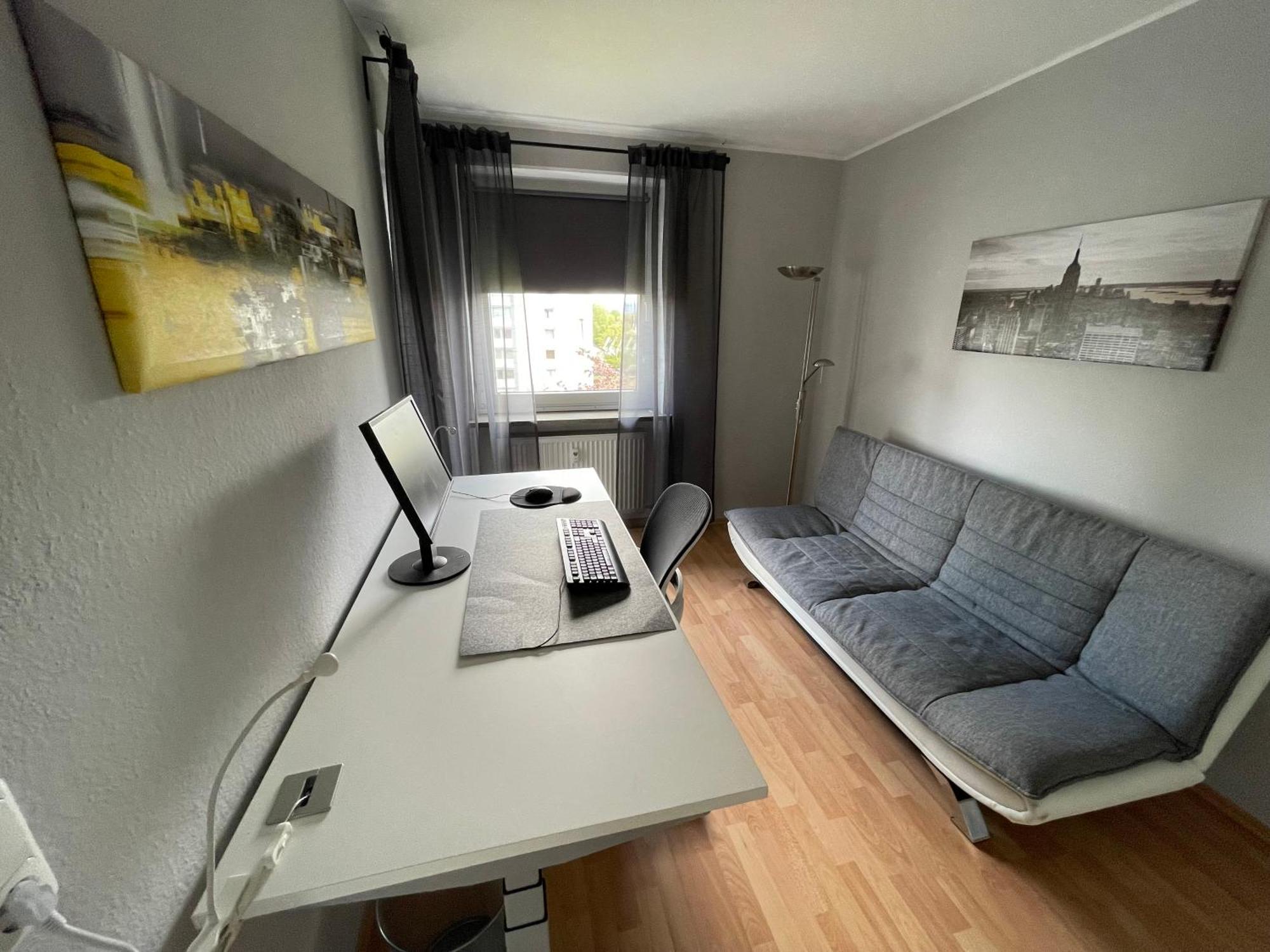 Me Homes - Grosse Moderne Designer-Wohnung Fuer Urlaub Und Business - Mit Kueche, Buero, Balkon Und 2 Parkplaetzen Bayreuth Exterior foto
